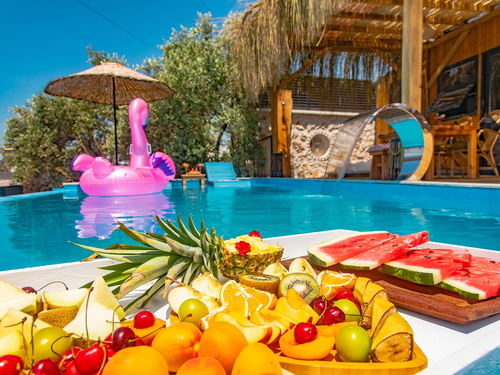  gece  -  Kasım
  | Kalkan Akbel’de Kısmi Deniz Manzaralı & Jakuzili Balayı Villası | Ücretsiz Kahvaltı ve Site Avantajlı Tatil Evi